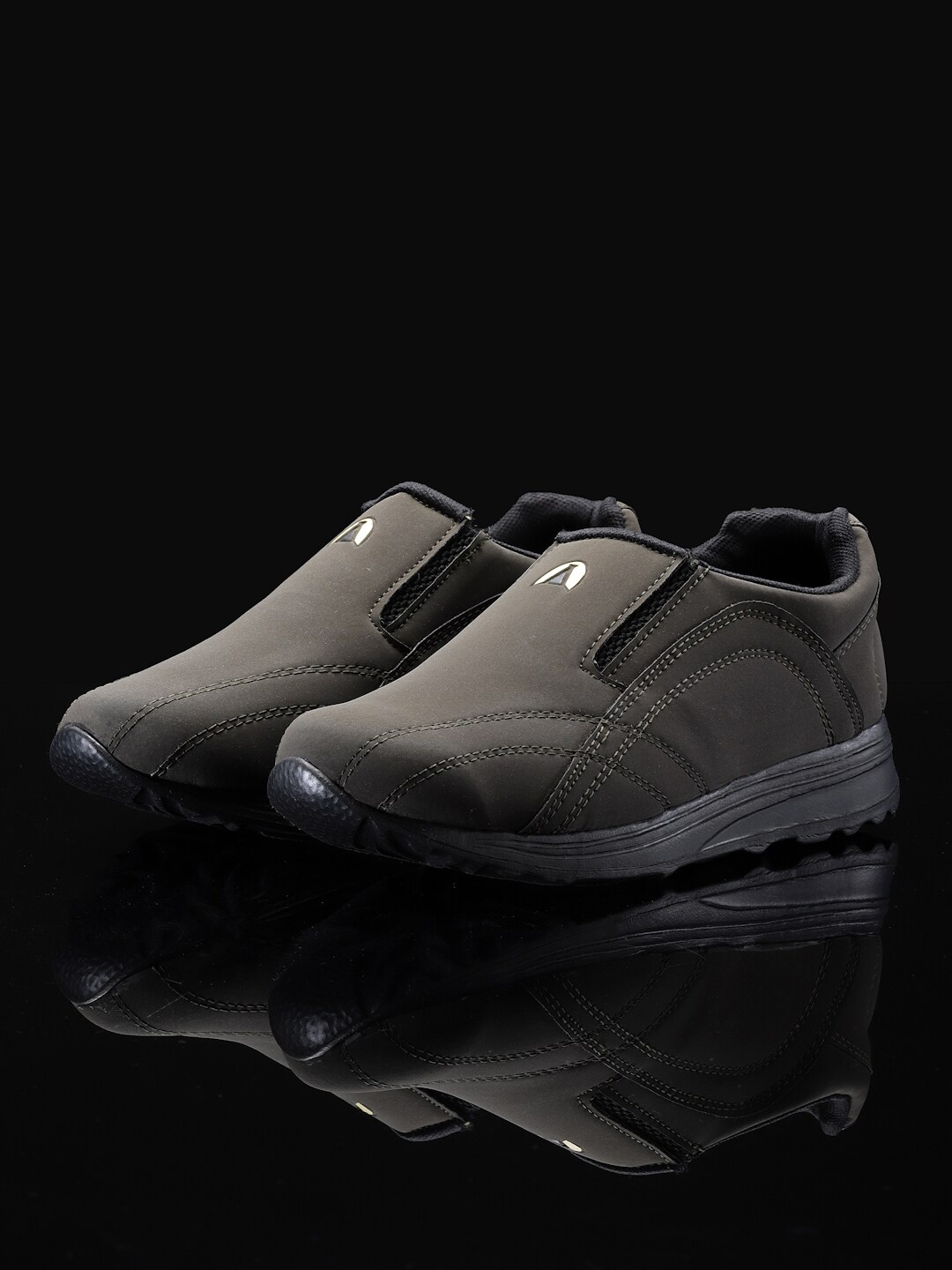 

ASIAN Men Green & Black Walking Shoes