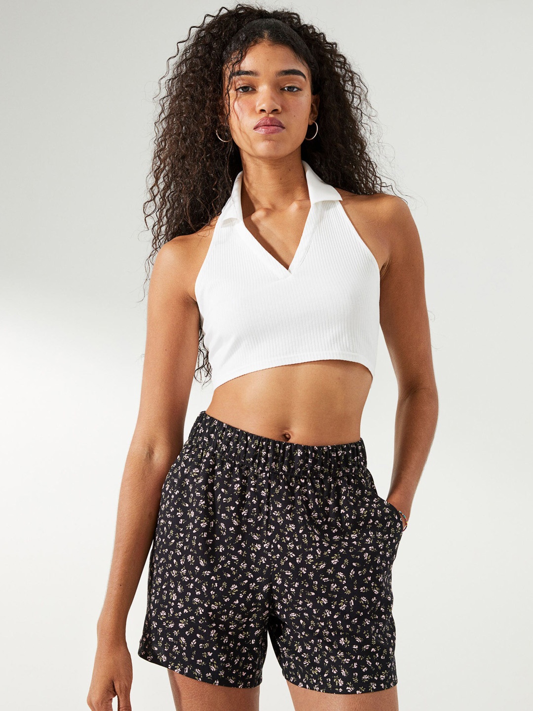 

H&M Women Black Floral Printed Shorts