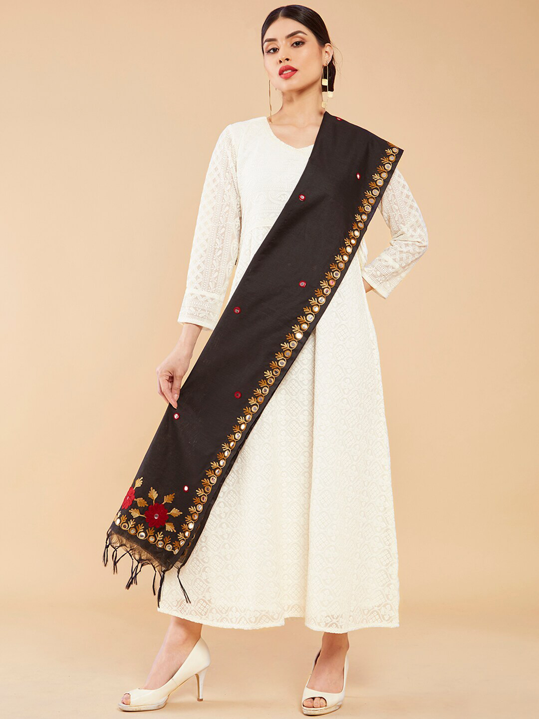 

Soch Black & Red Embroidered Pure Cotton Dupatta