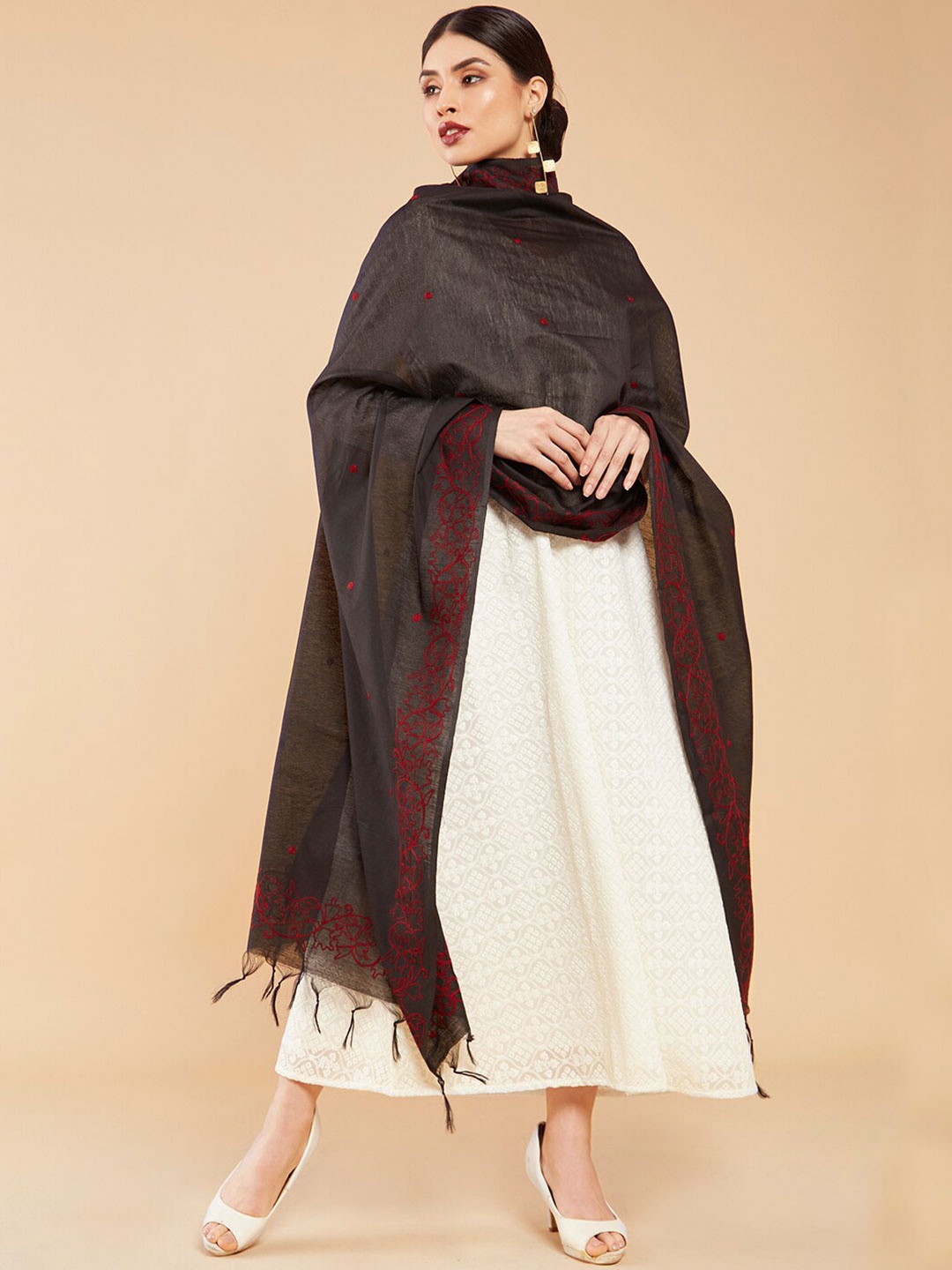 

Soch Black & Red Embroidered Pure Cotton Dupatta