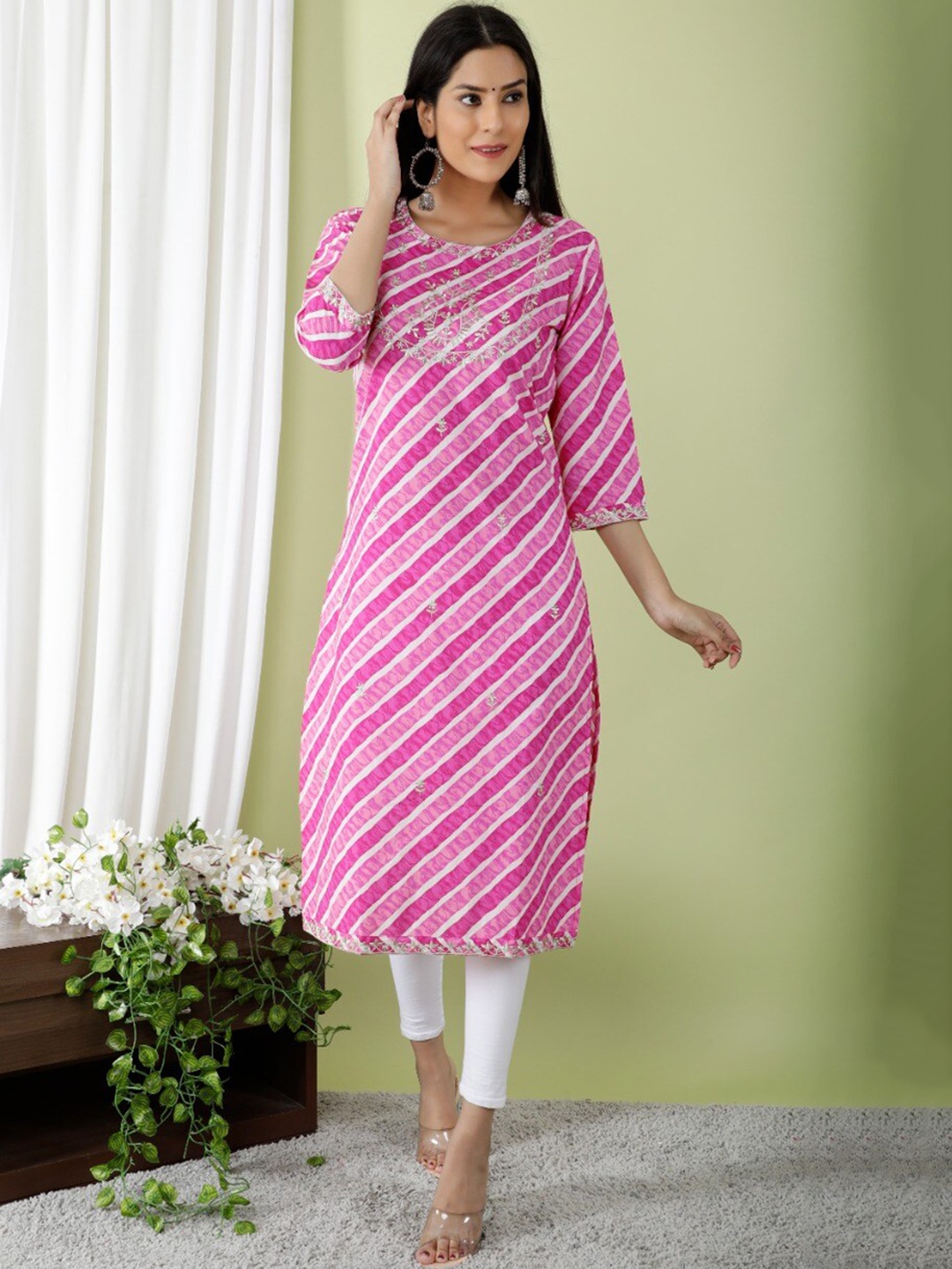 

gvs shoppe Women Pink & White Laheriya Kurta