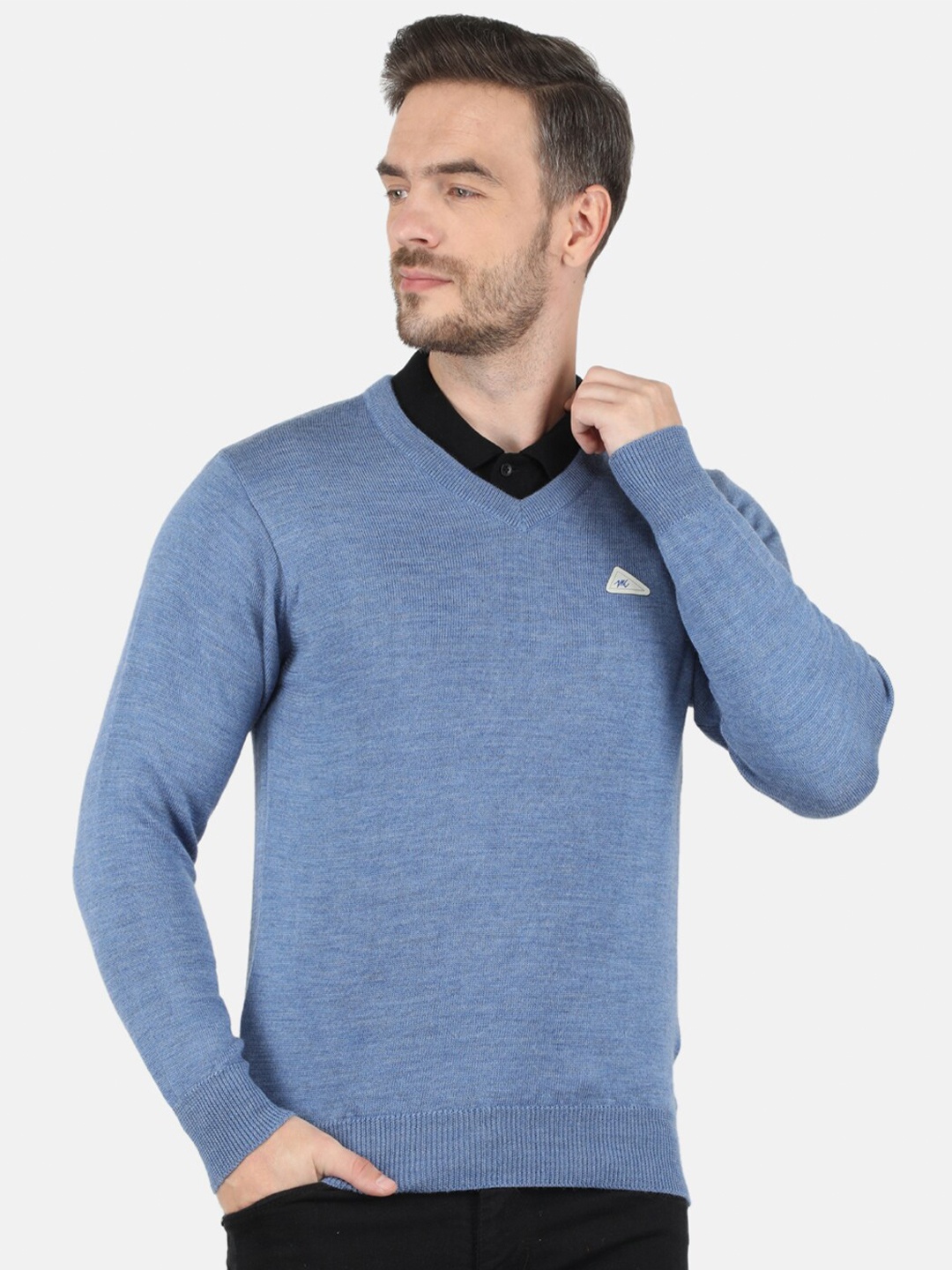 

Monte Carlo Men Blue Pure Wool Solid V Neck Pullover