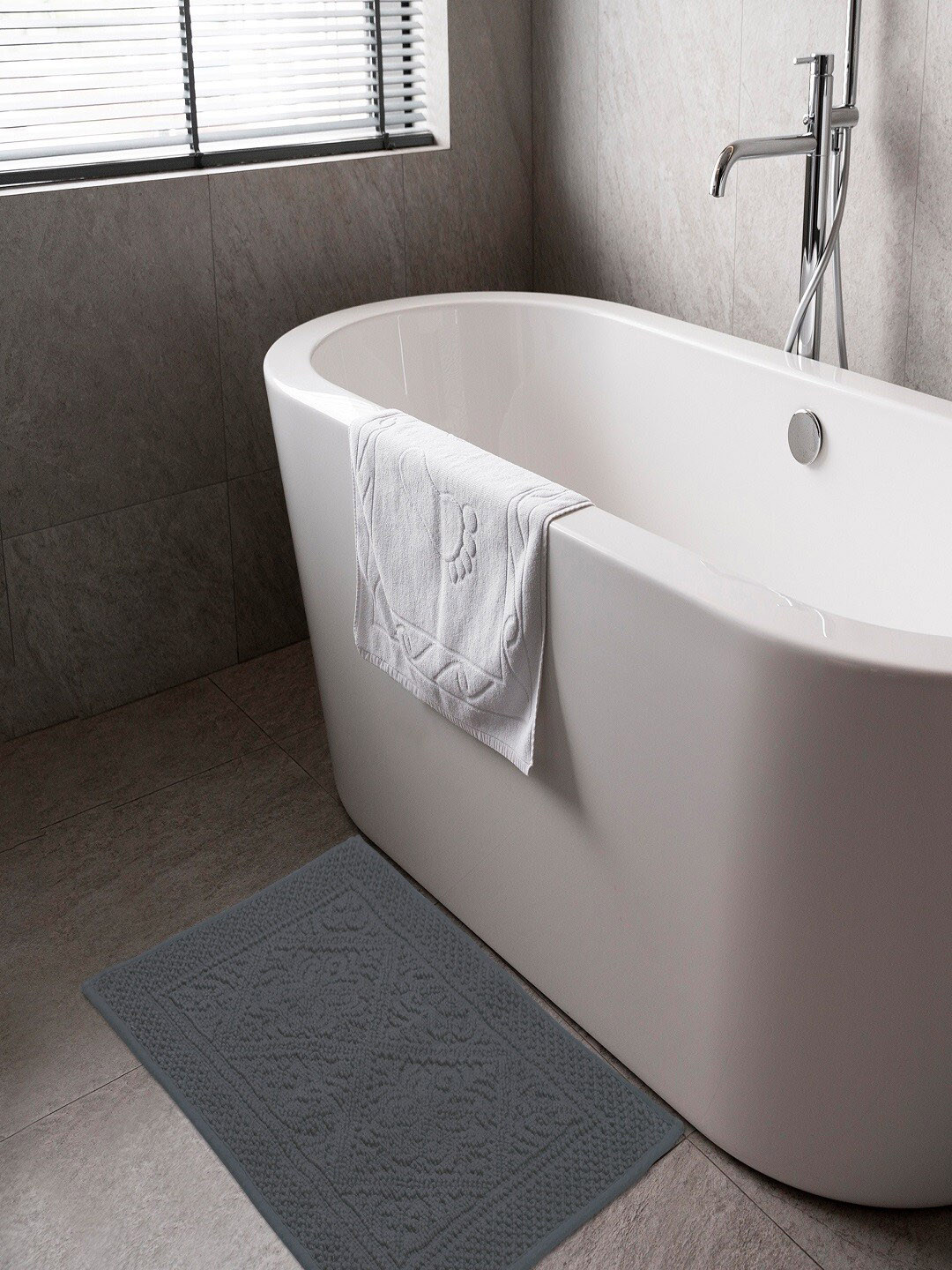 

Pano Charcoal Solid Bath Rugs