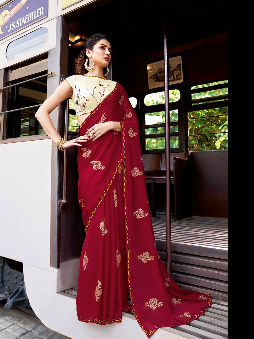 

Shaily Women Magenta & White Floral Embroidered Pure Chiffon Saree