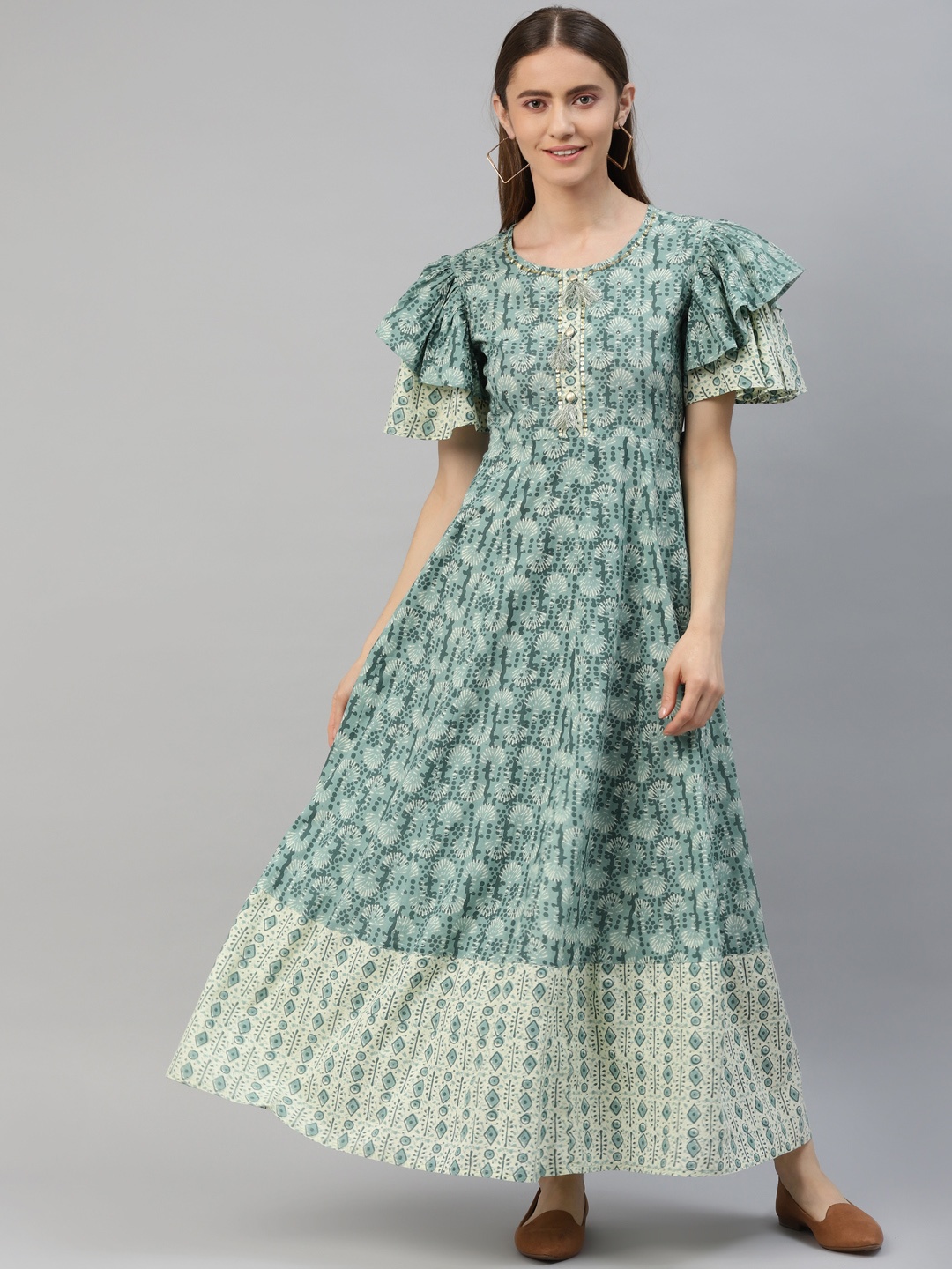

kipek Blue & Off White Floral Print Maxi Dress