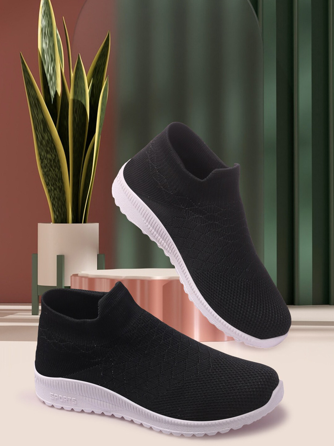 

TWIN TOES Women Black Running Shoes