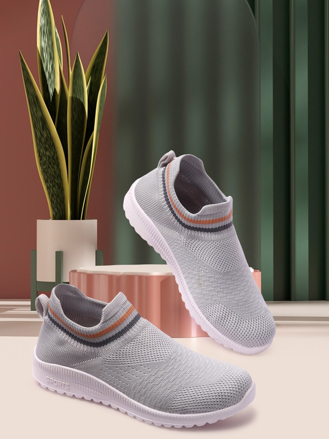 

TWIN TOES Women Grey Running Shoes