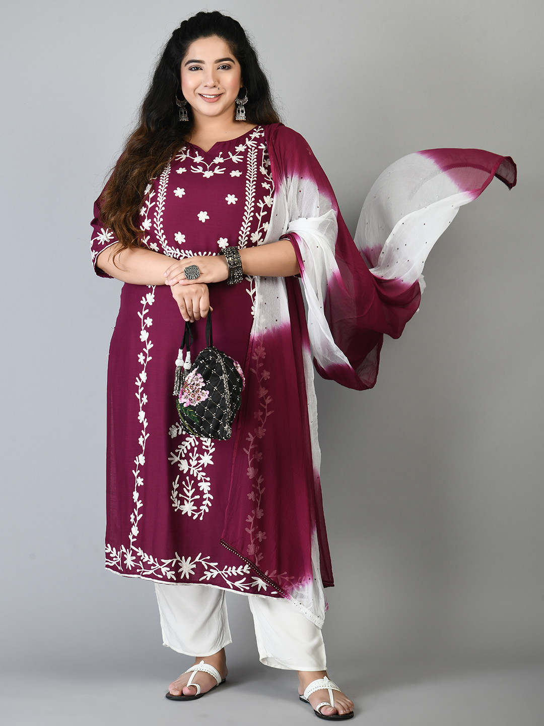 

PrettyPlus by Desinoor com Women Purple Floral Embroidered Pleated Kurta with Trousers & With Dupatta