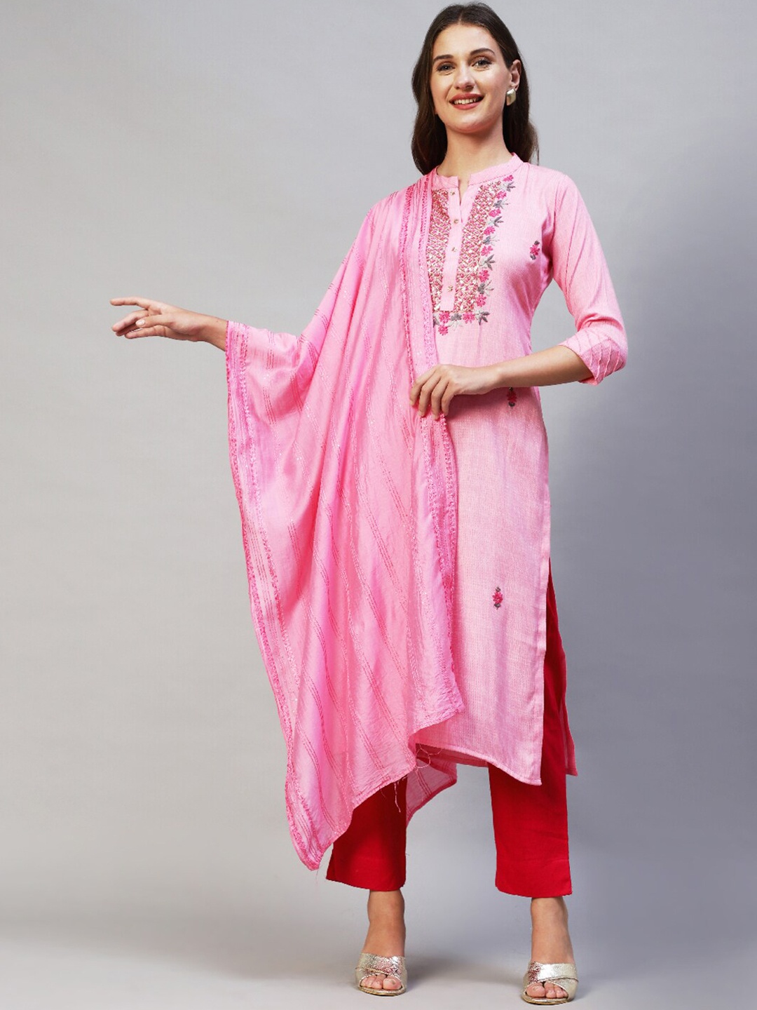 

FASHOR Women Pink Floral Embellished Thread Work Kurta