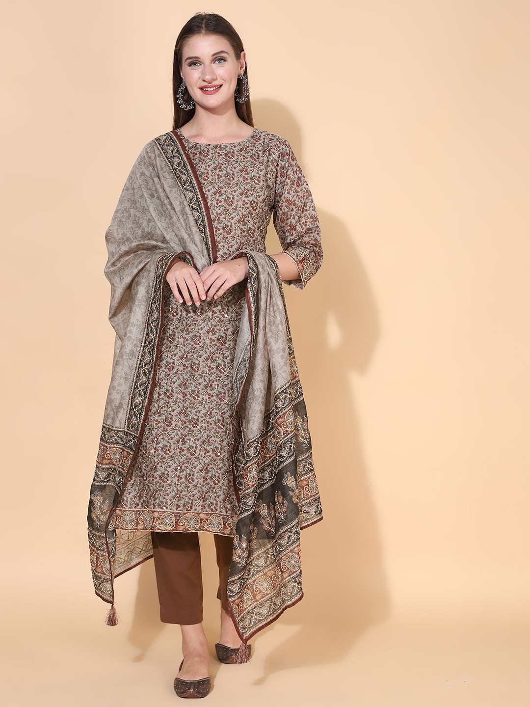 

FASHOR Women Grey Floral Embellished Chanderi Silk Kurta with Dupatta