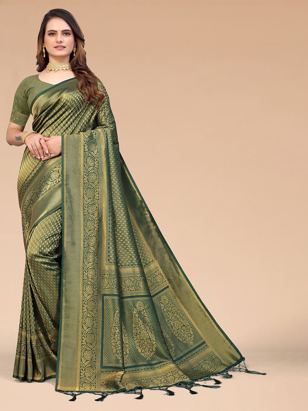

Mitera Green & Gold-Toned Ethnic Motifs Zari Silk Blend Kanjeevaram Saree