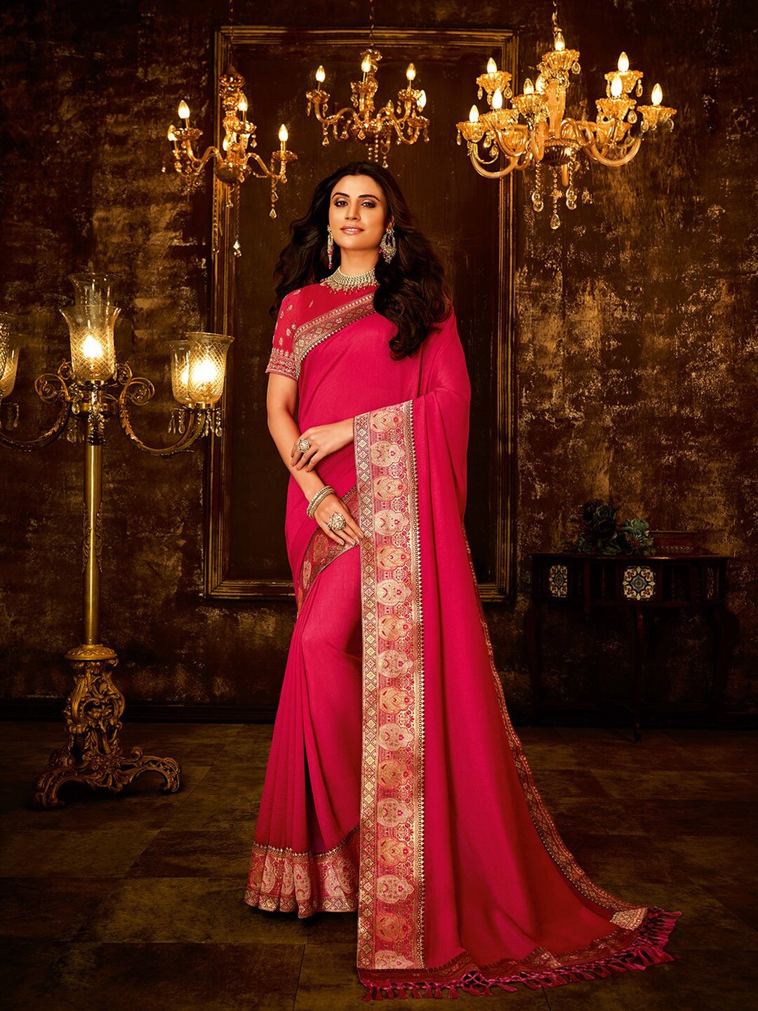 

Shaily Women Pink & Gold-Toned Silk Saree With Unstitched Blouse Piece