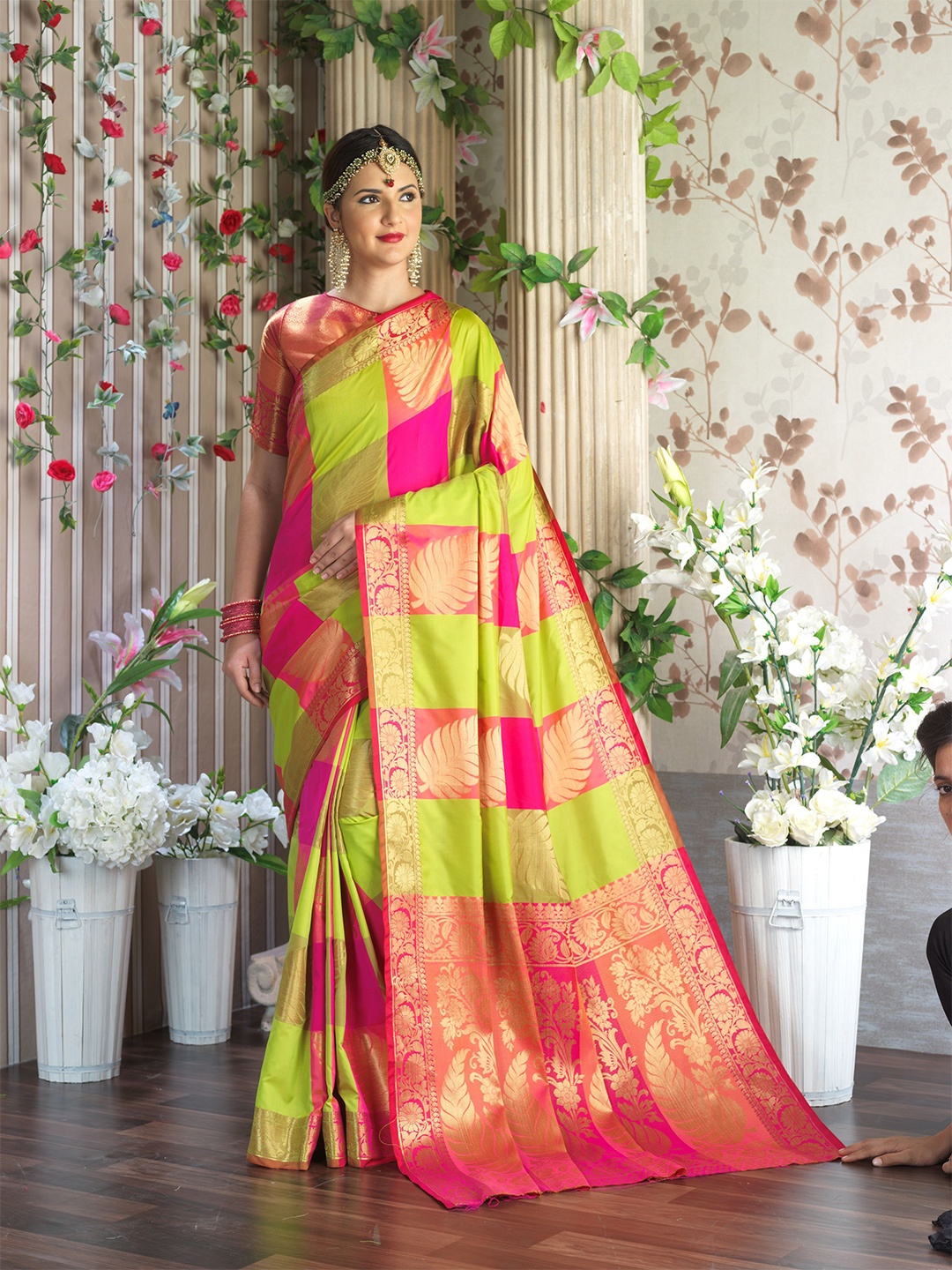 

Ethnic Junction Pink & Green Woven Design Zari Silk Blend Banarasi Saree
