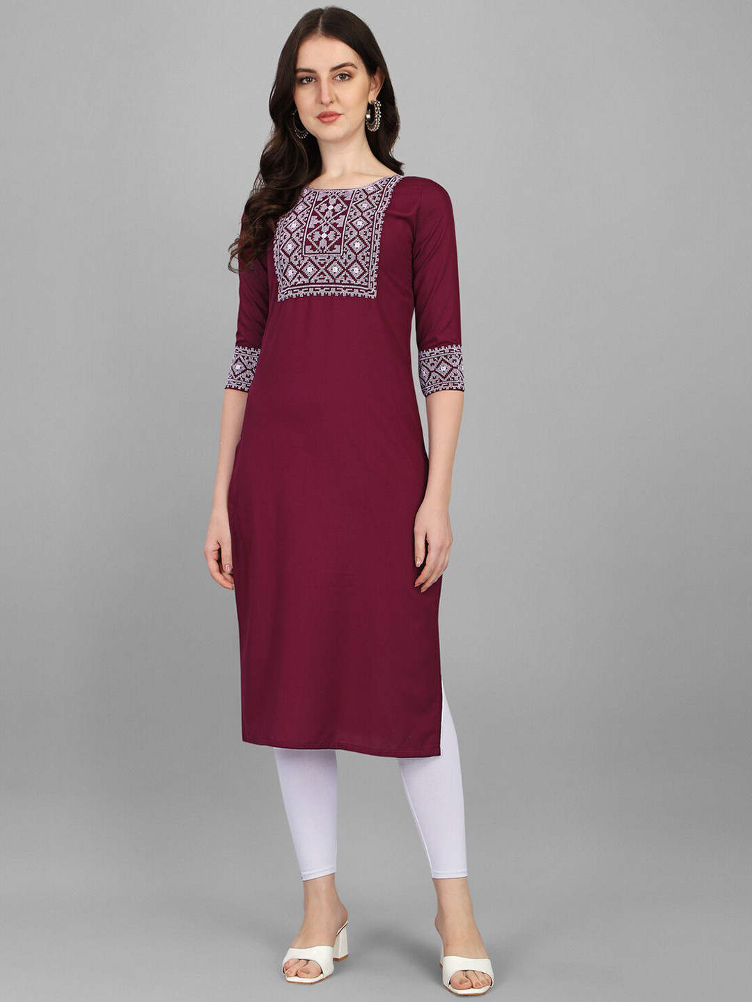 

FAVRIZ Women Maroon Ethnic Motifs Printed Straight Kurta