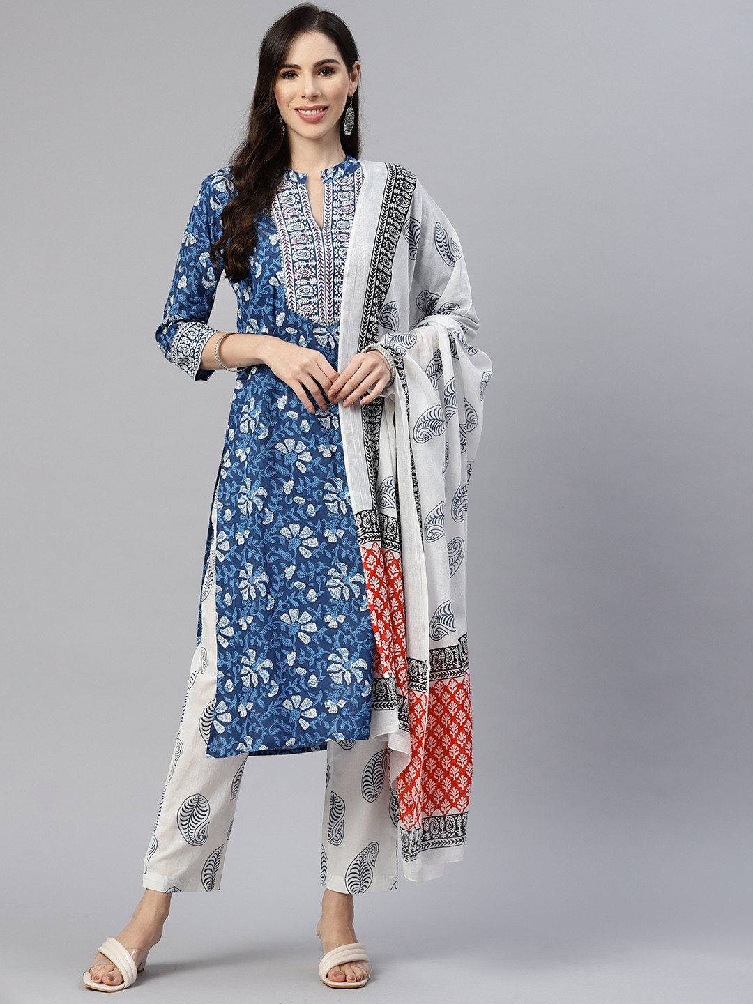

MYAZA Women Blue Floral Printed Pure Cotton Kurta with Trousers & Dupatta