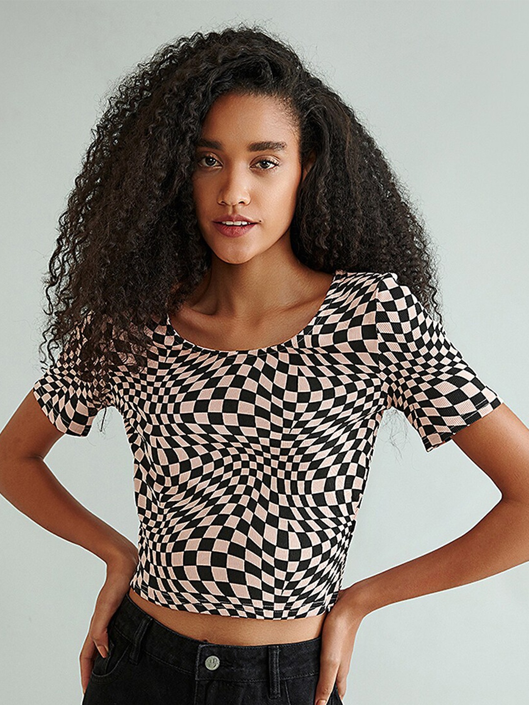 

COVER STORY Women Pink & Black Geometric Print Crop Top
