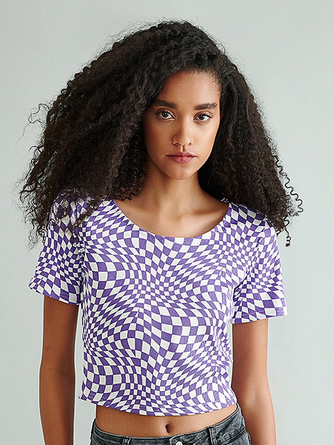 

COVER STORY Women Purple & White Geometric Printed Crop Top