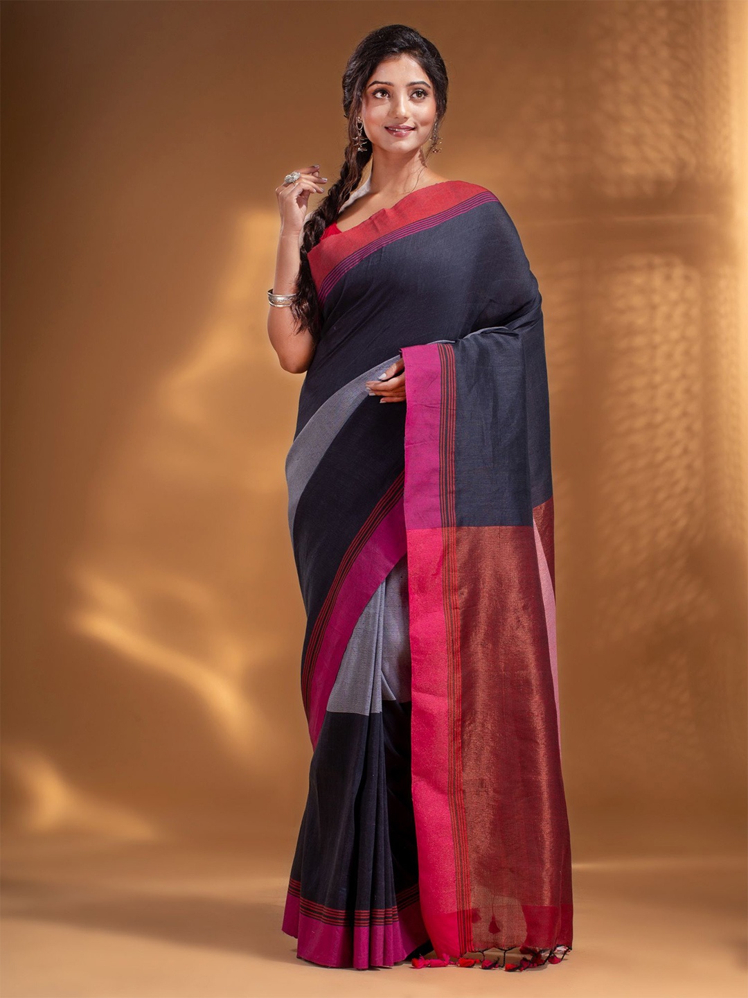 

Arhi Grey & Maroon Woven Design Pure Cotton Saree