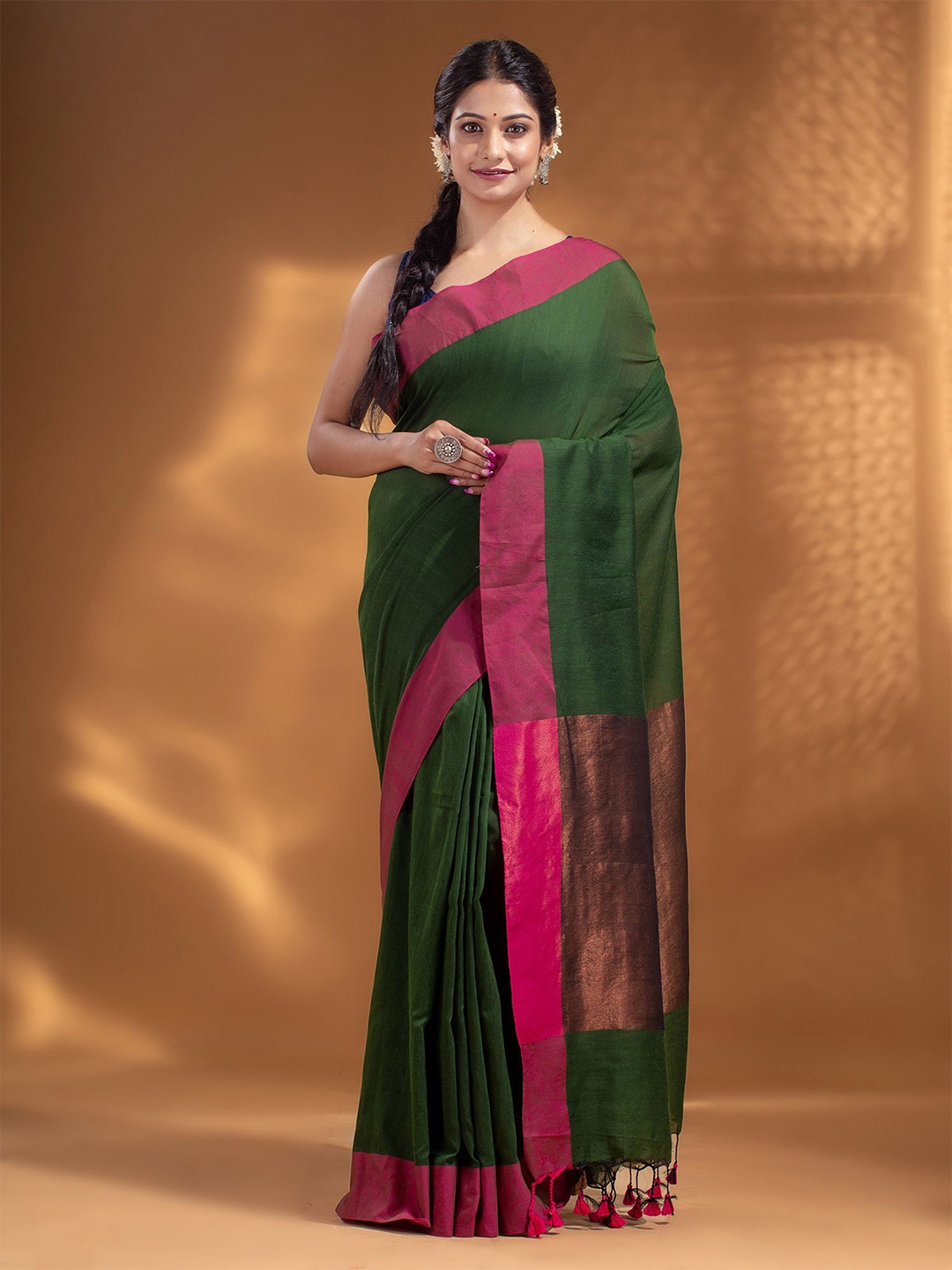 

Arhi Women Green & Pink Zari Pure Cotton Saree