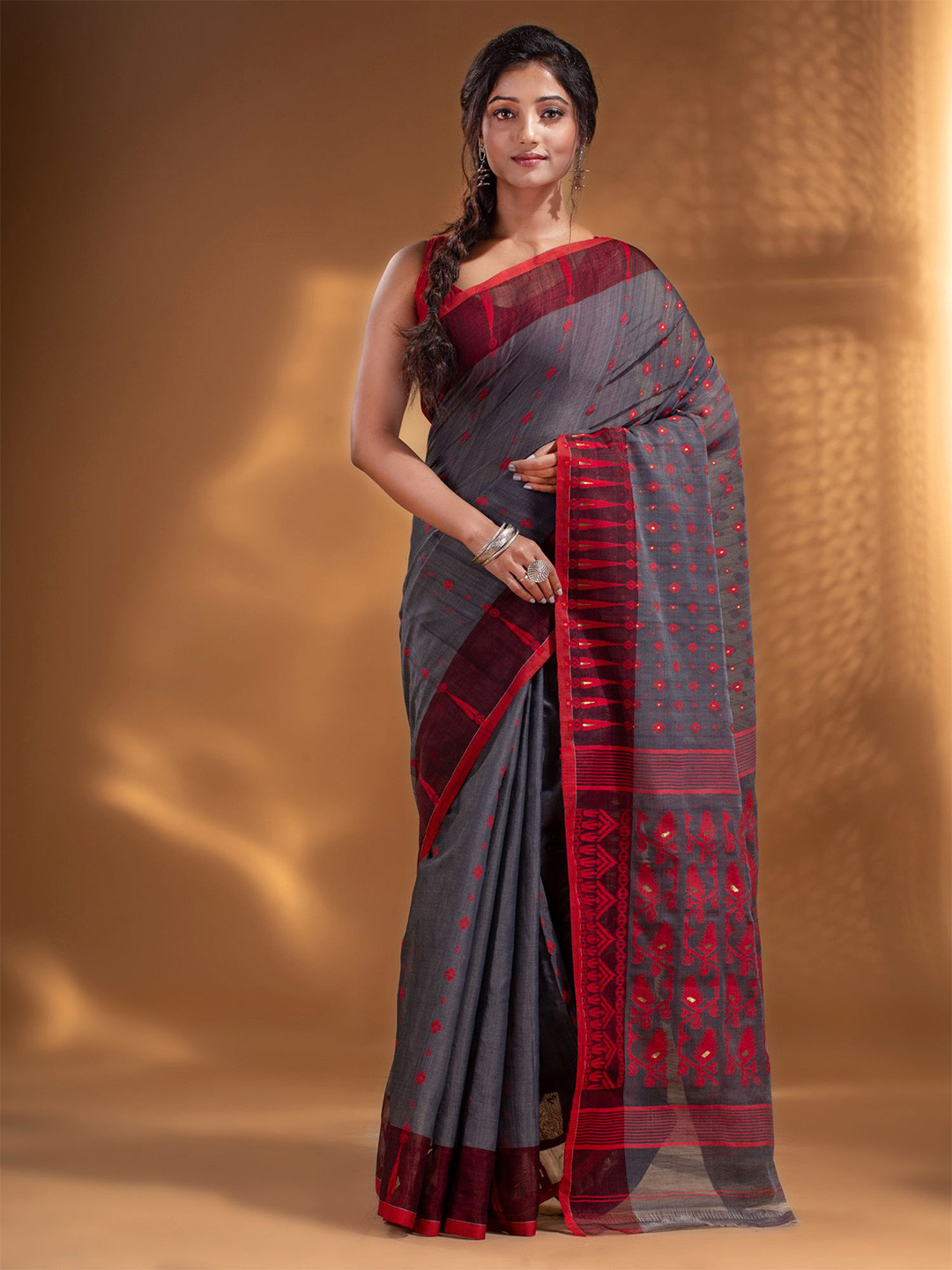 

Arhi Grey & Red Woven Design Silk Cotton Jamdani Saree