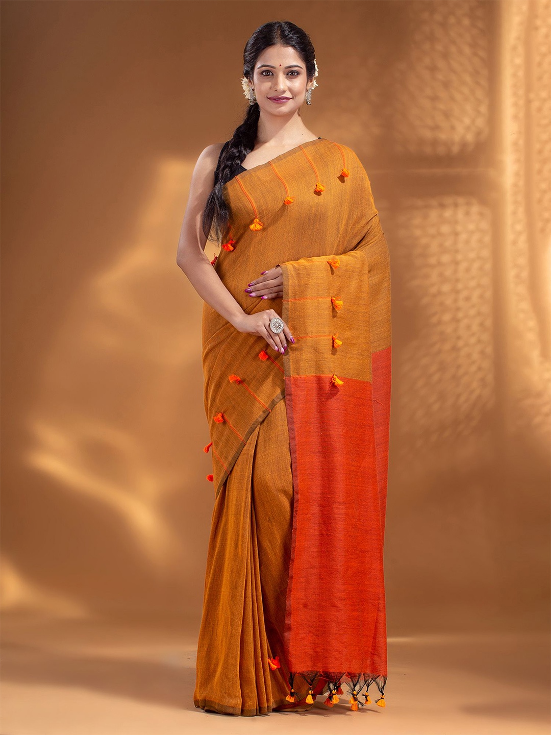 

Arhi Mustard & Orange Woven Design Pure Cotton Saree With Unstitched Blouse Piece