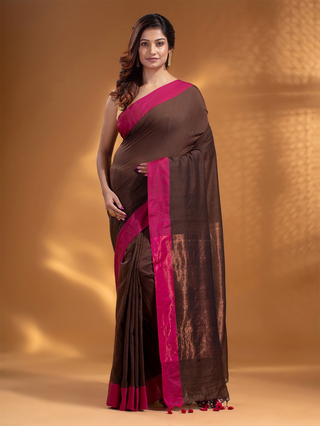 

Arhi Women Brown & Pink Pure Cotton Saree With Zari Pallu