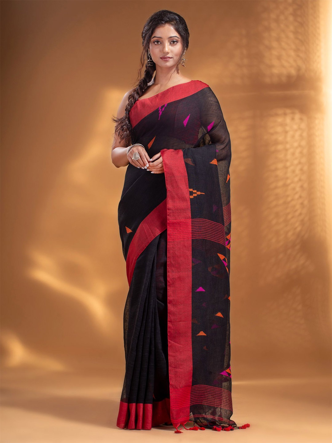 

Arhi Black & Pink Woven Design Zari Pure Linen Saree