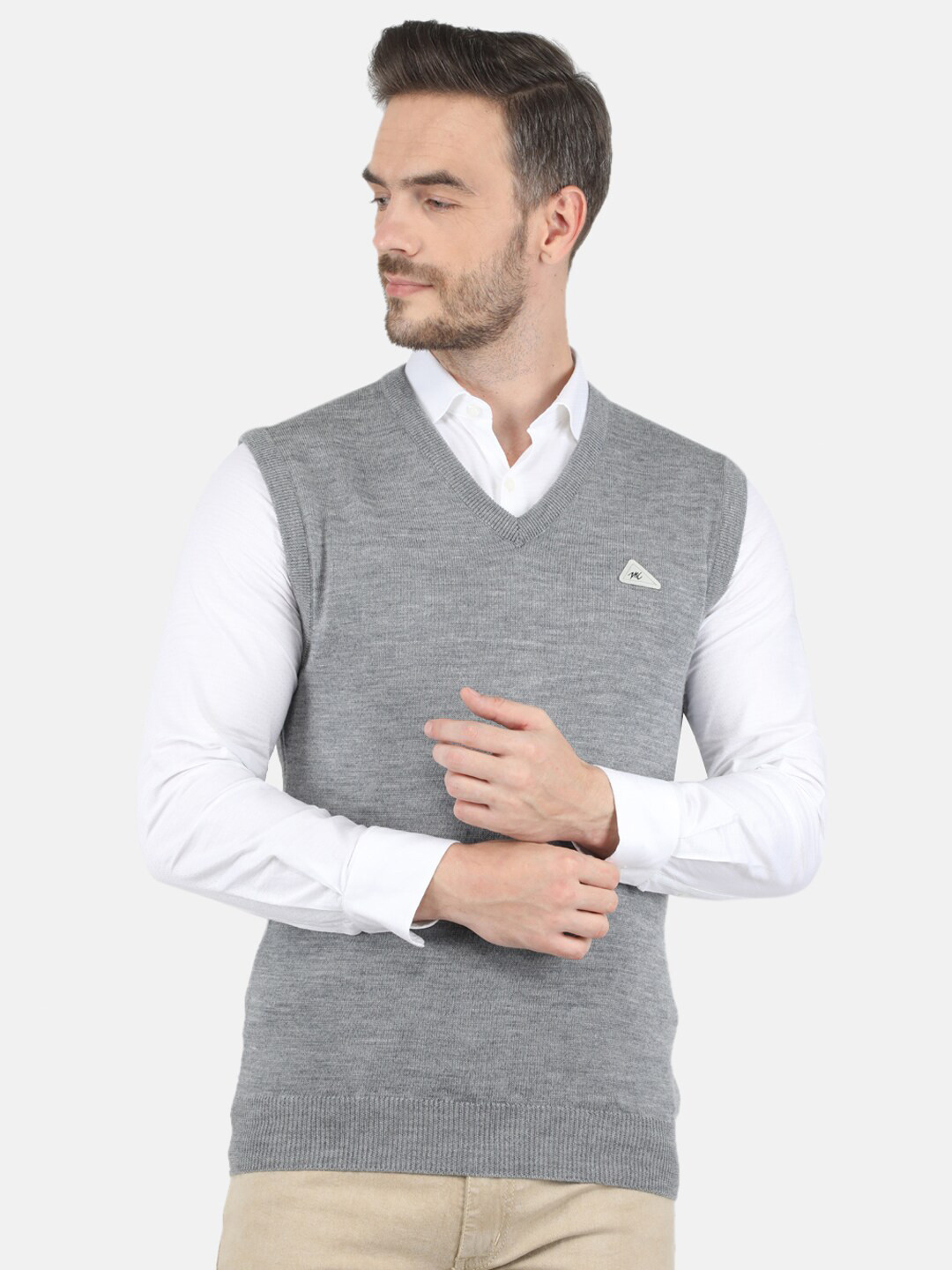 

Monte Carlo Men Grey Solid Sweater Vest