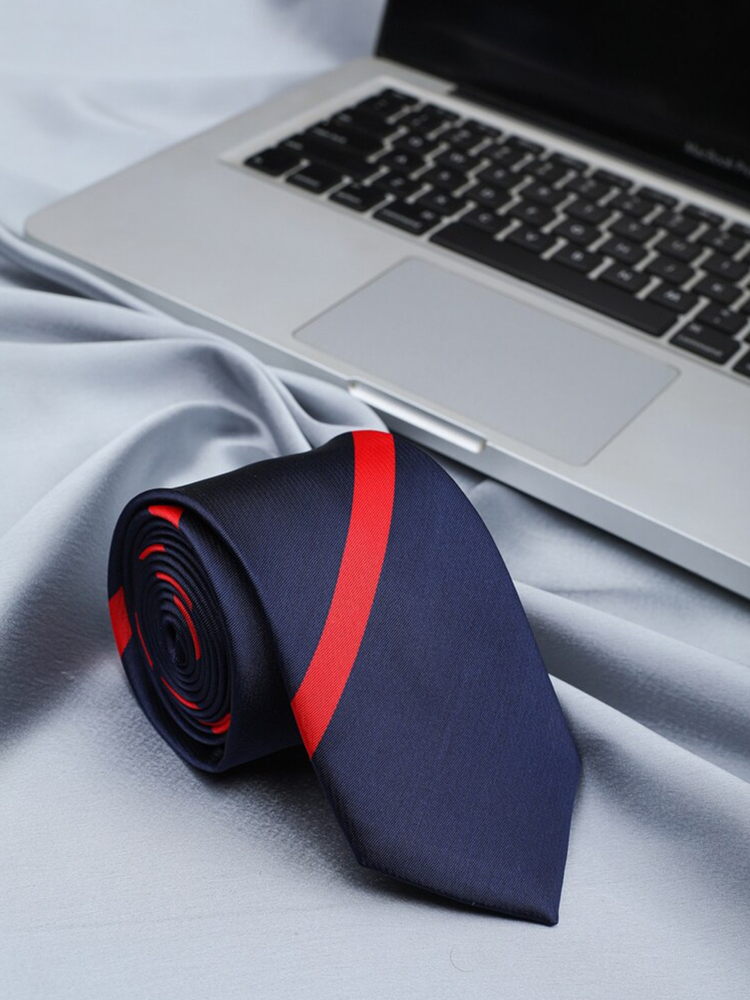 

ELLIS Men Blue & Red Striped Broad Tie