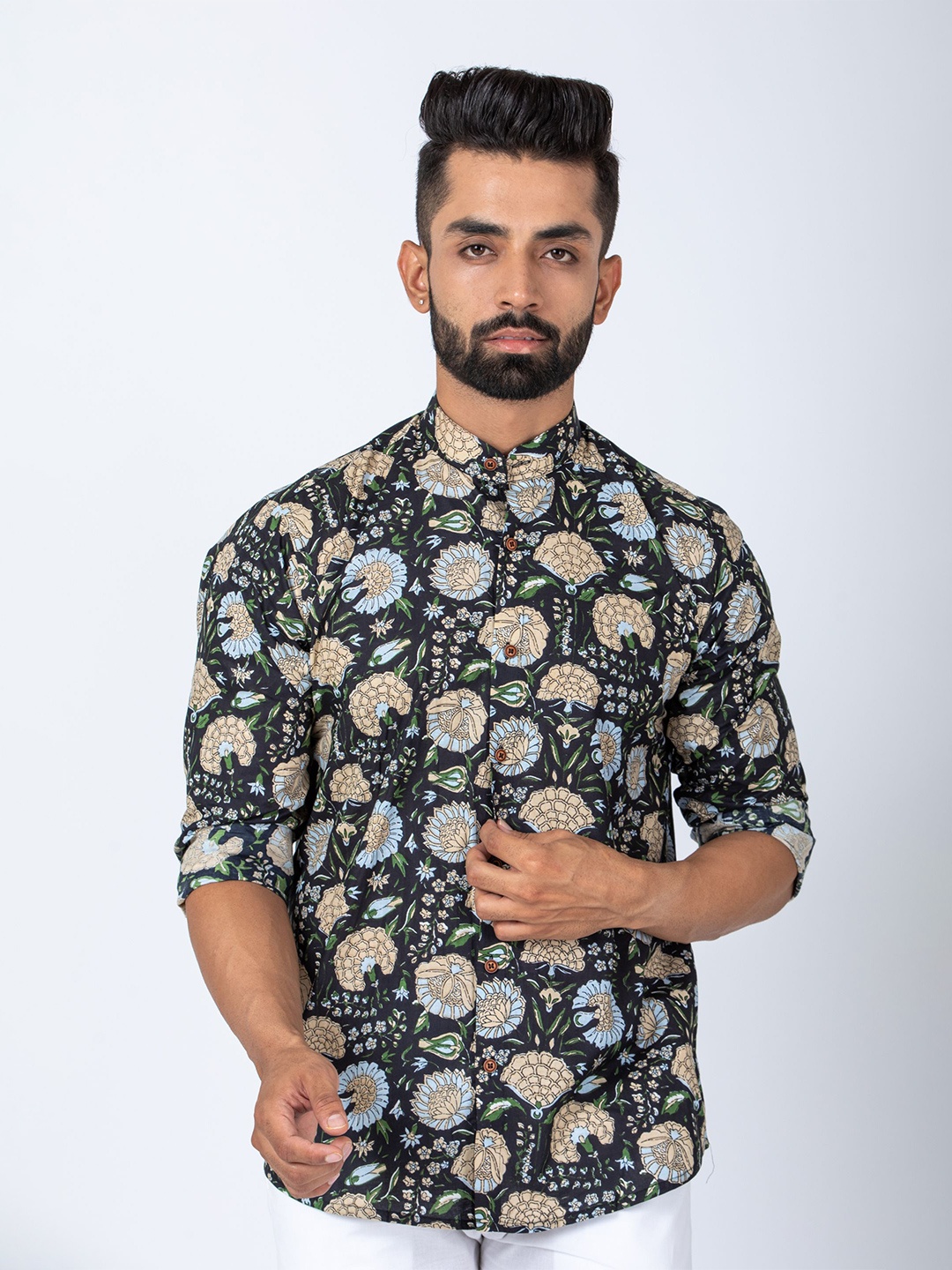 

Firangi Yarn Men Black Floral Printed Casual Shirt