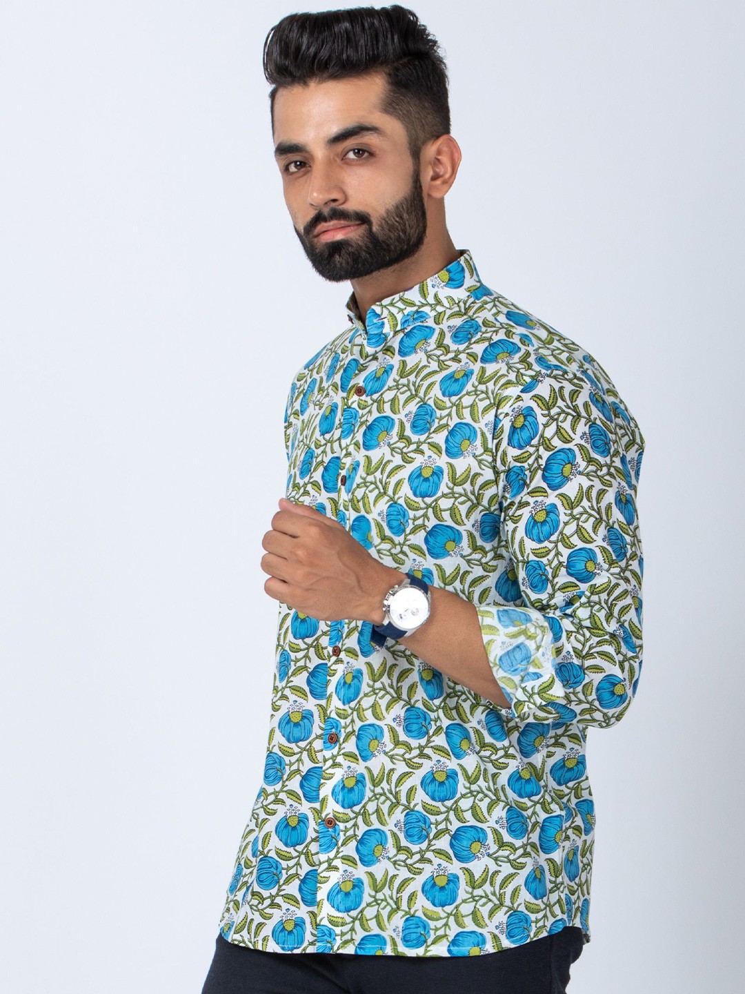 

Firangi Yarn Men Blue Floral Printed Casual Shirt