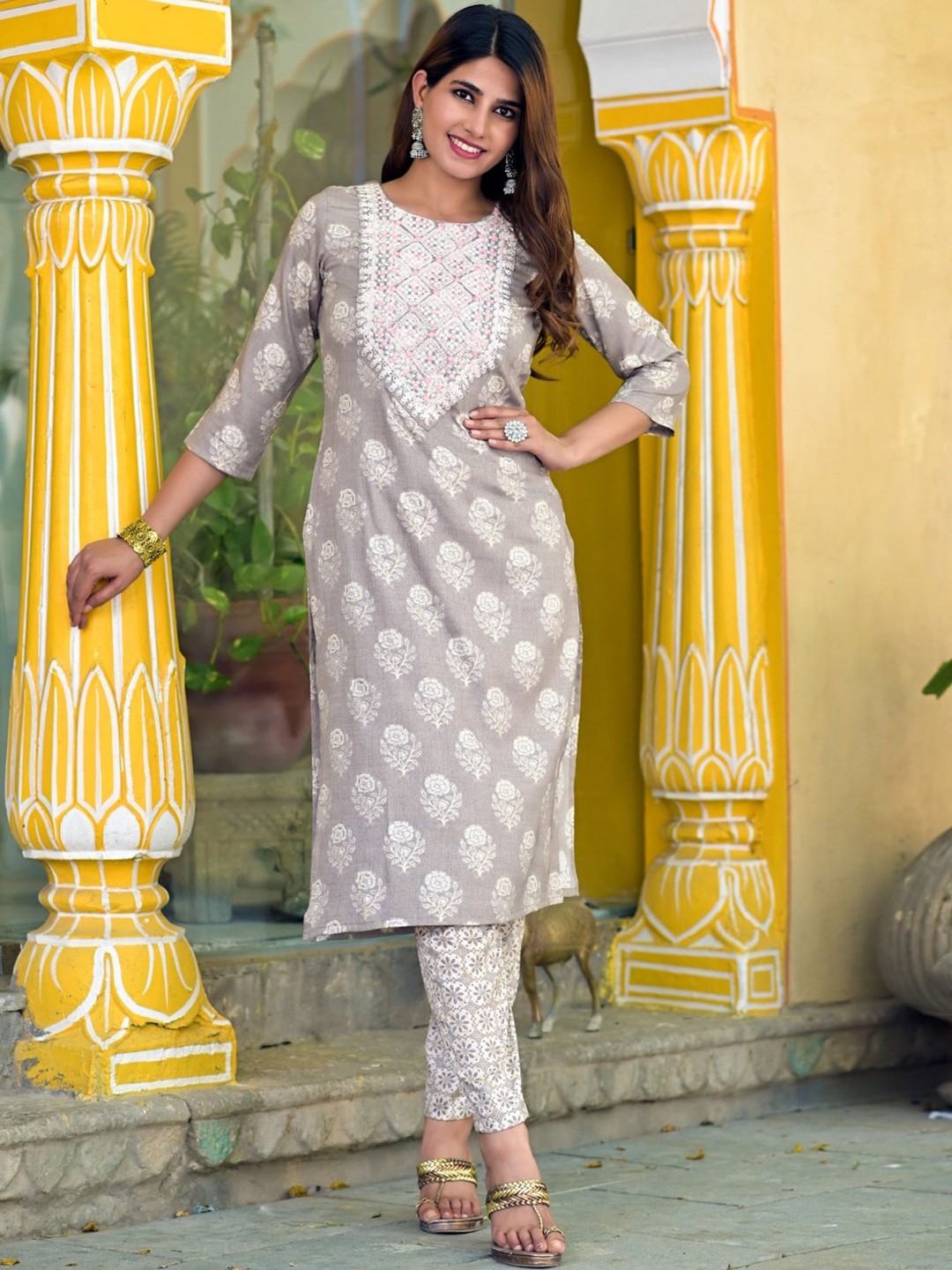 Meeranshi Women Grey Ethnic Motifs Embroidered Thread Work Pure Cotton Kurta Set