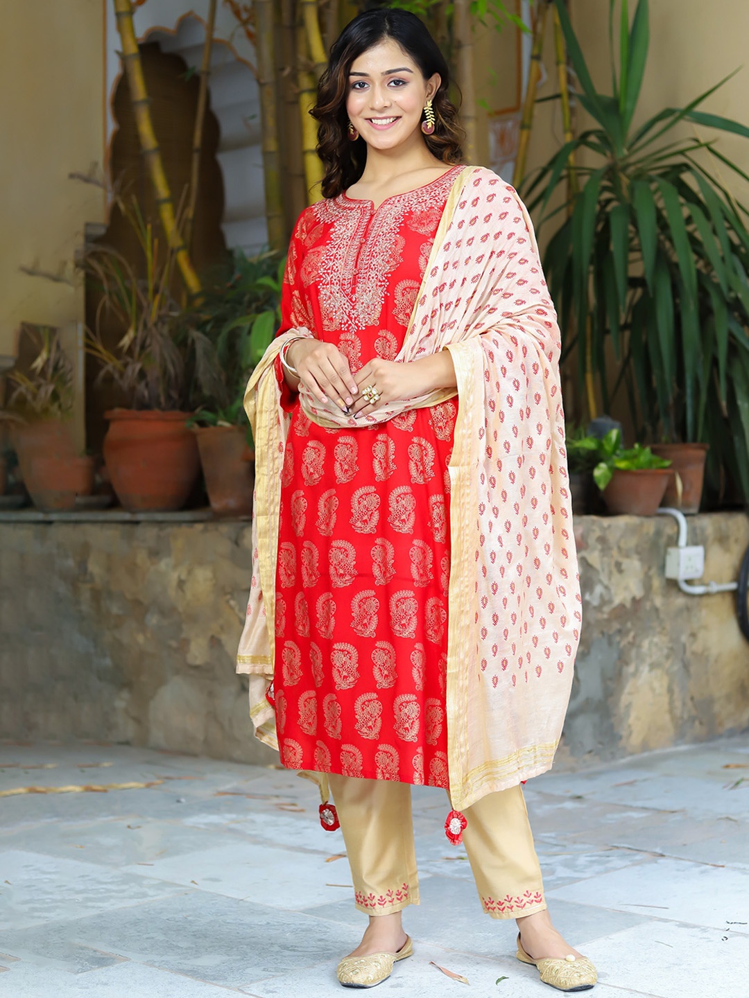 

Meeranshi Women Red Ethnic Motifs Printed Pure Cotton Kurta Set