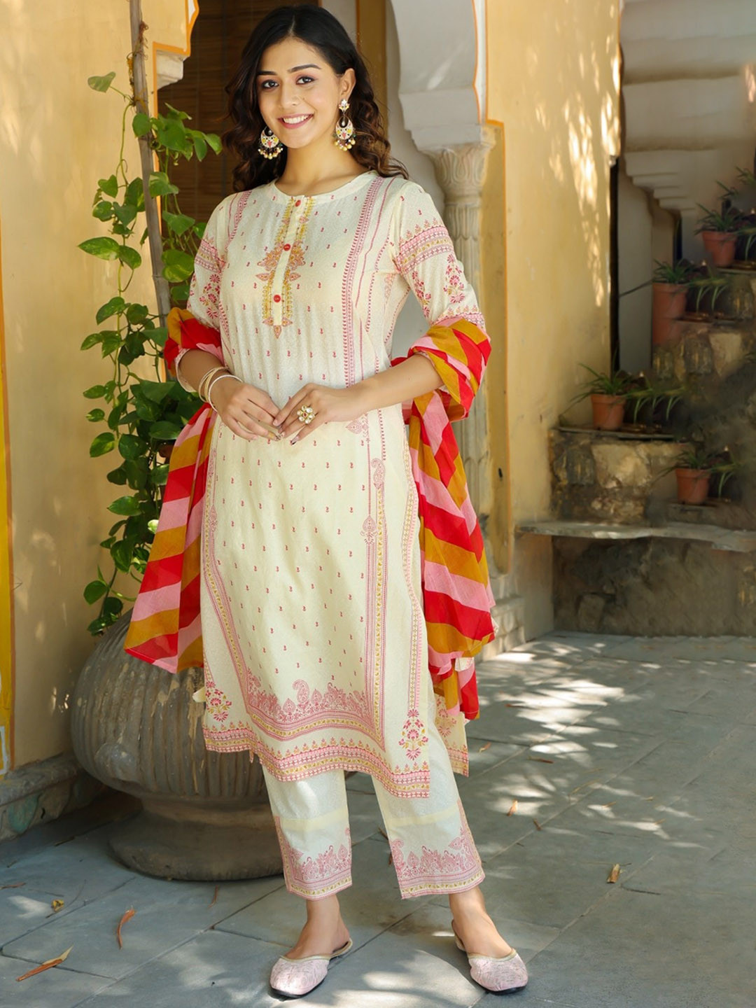 

Meeranshi Women Off White Ethnic Motifs Printed Regular Pure Cotton Kurta with Trousers & With Dupatta