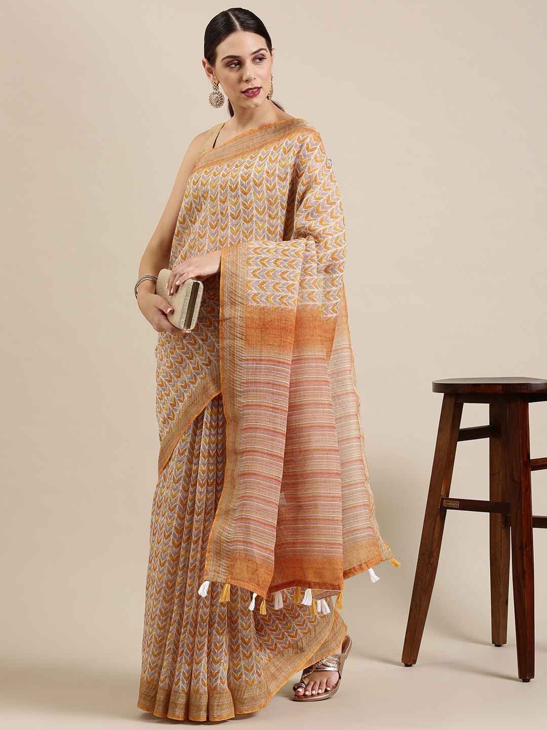 

The Chennai Silks Women Beige & Yellow Floral Linen Blend Fusion Saree