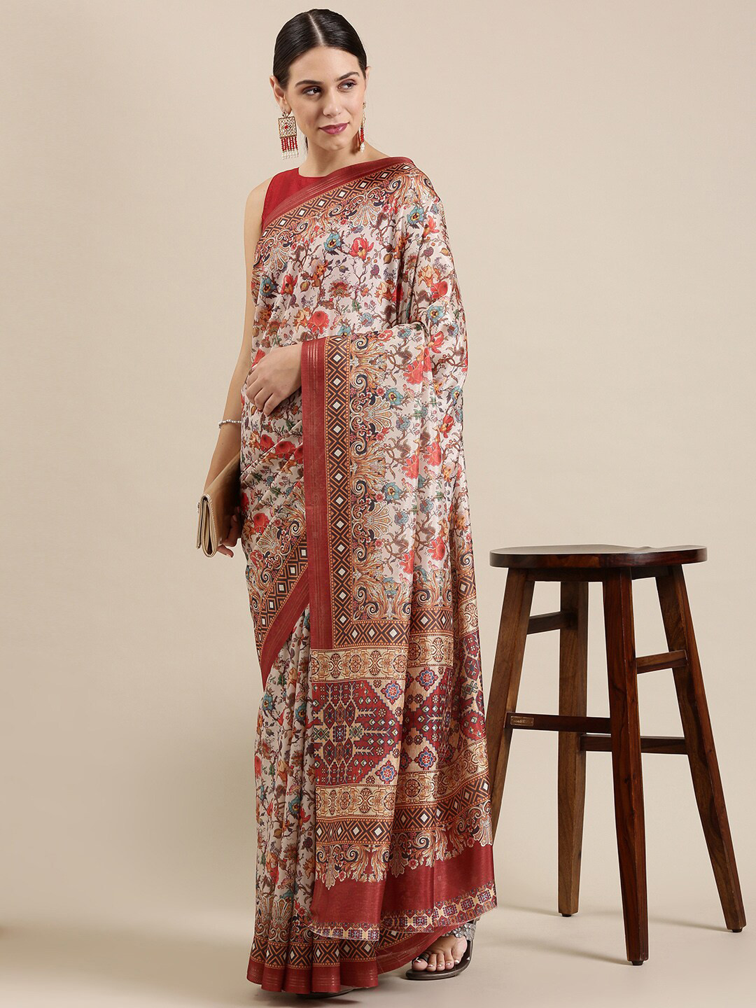 

The Chennai Silks Beige & Red Floral Linen Blend Saree