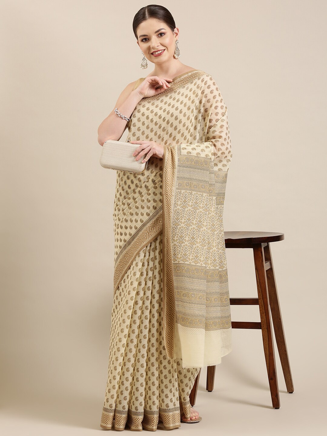 

The Chennai Silks Cream-Coloured & Gold-Toned Paisley Pure Cotton Fusion Saree
