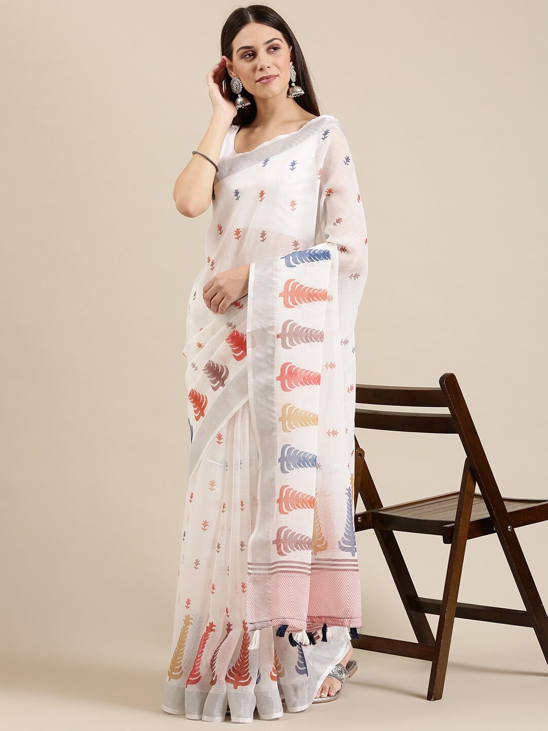 

The Chennai Silks Off White & Grey Floral Linen Blend Saree