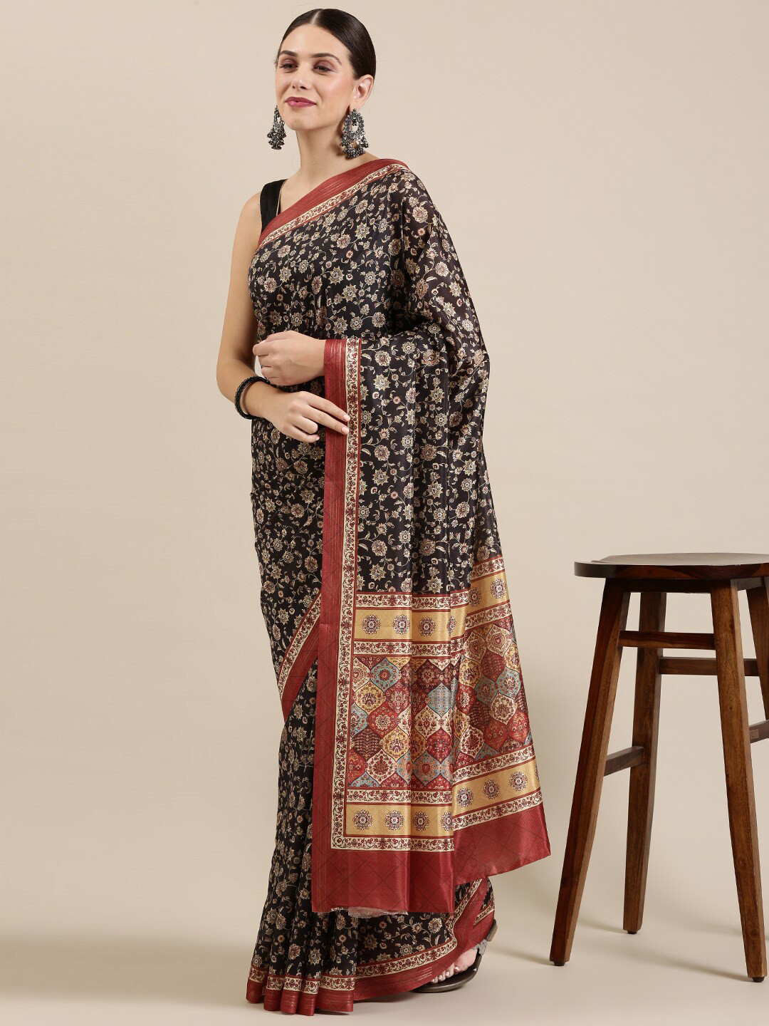 

The Chennai Silks Black & White Floral Linen Blend Fusion Saree