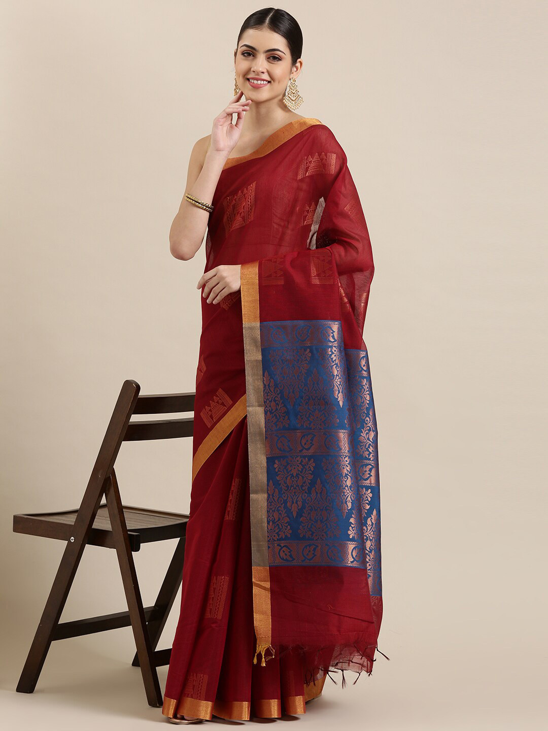 

The Chennai Silks Red & Navy Blue Ethnic Motifs Zari Silk Cotton Maheshwari Saree