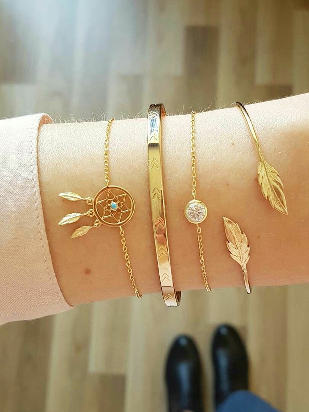 

Vembley Women Pack Of 4 Gold-Toned & Blue Cubic Zirconia Wraparound Bracelet