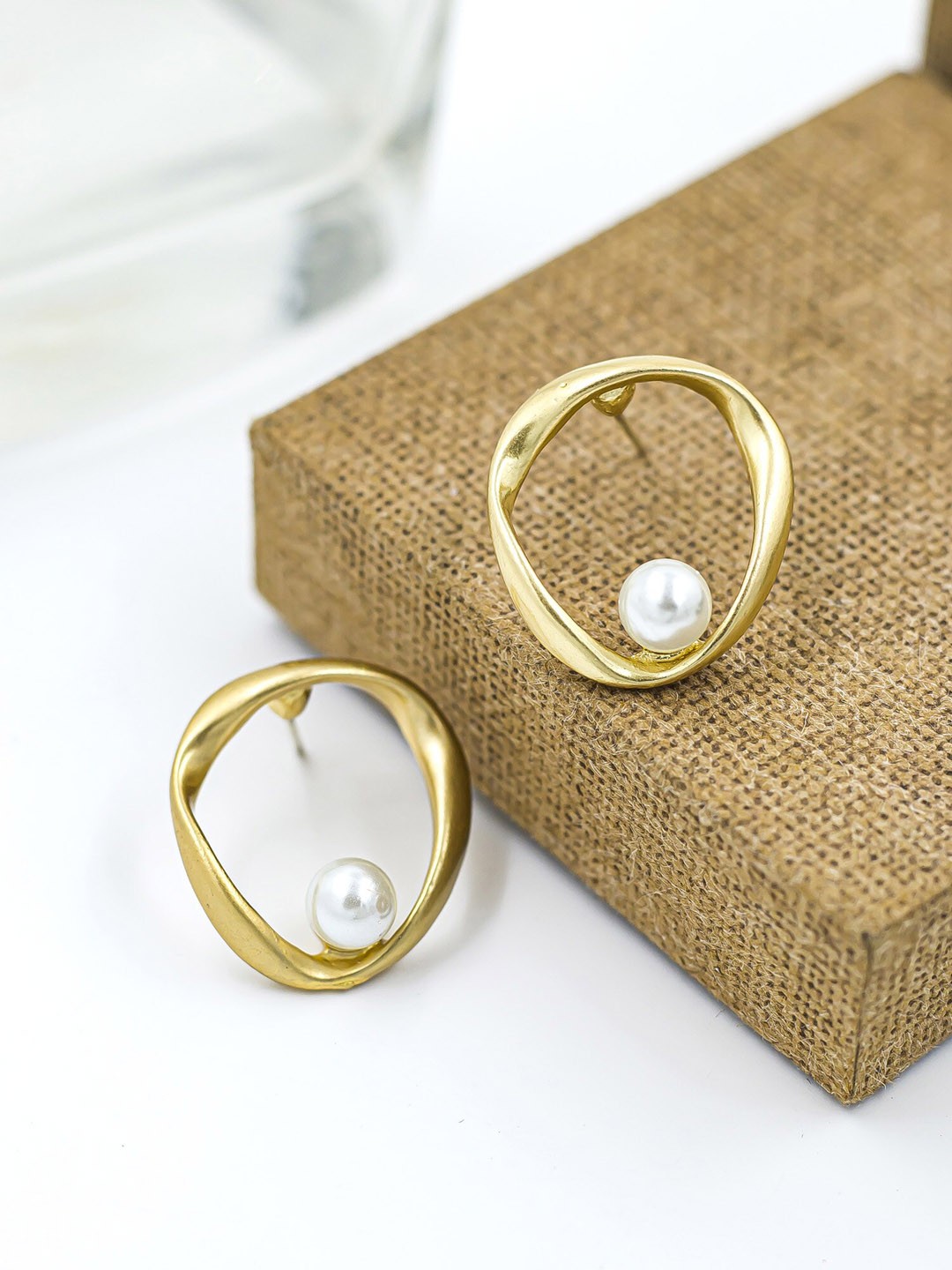 

Bellofox Gold-Plated White Circular Studs Earrings