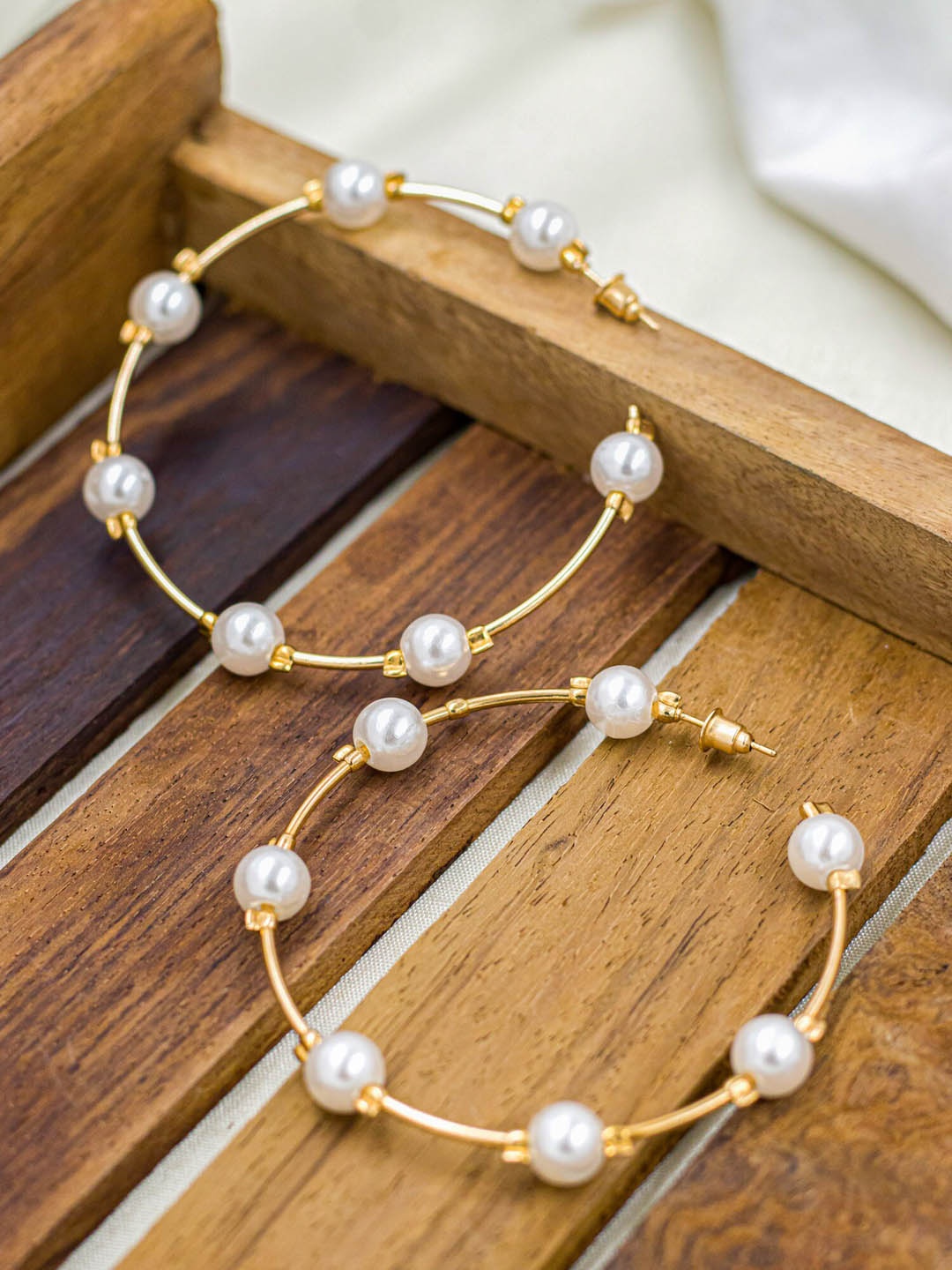 

Bellofox Women Gold-Toned Circular Hoop Earrings