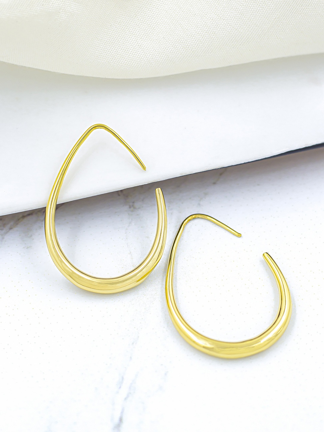 

Bellofox Gold-Toned Oval Hoop Earrings
