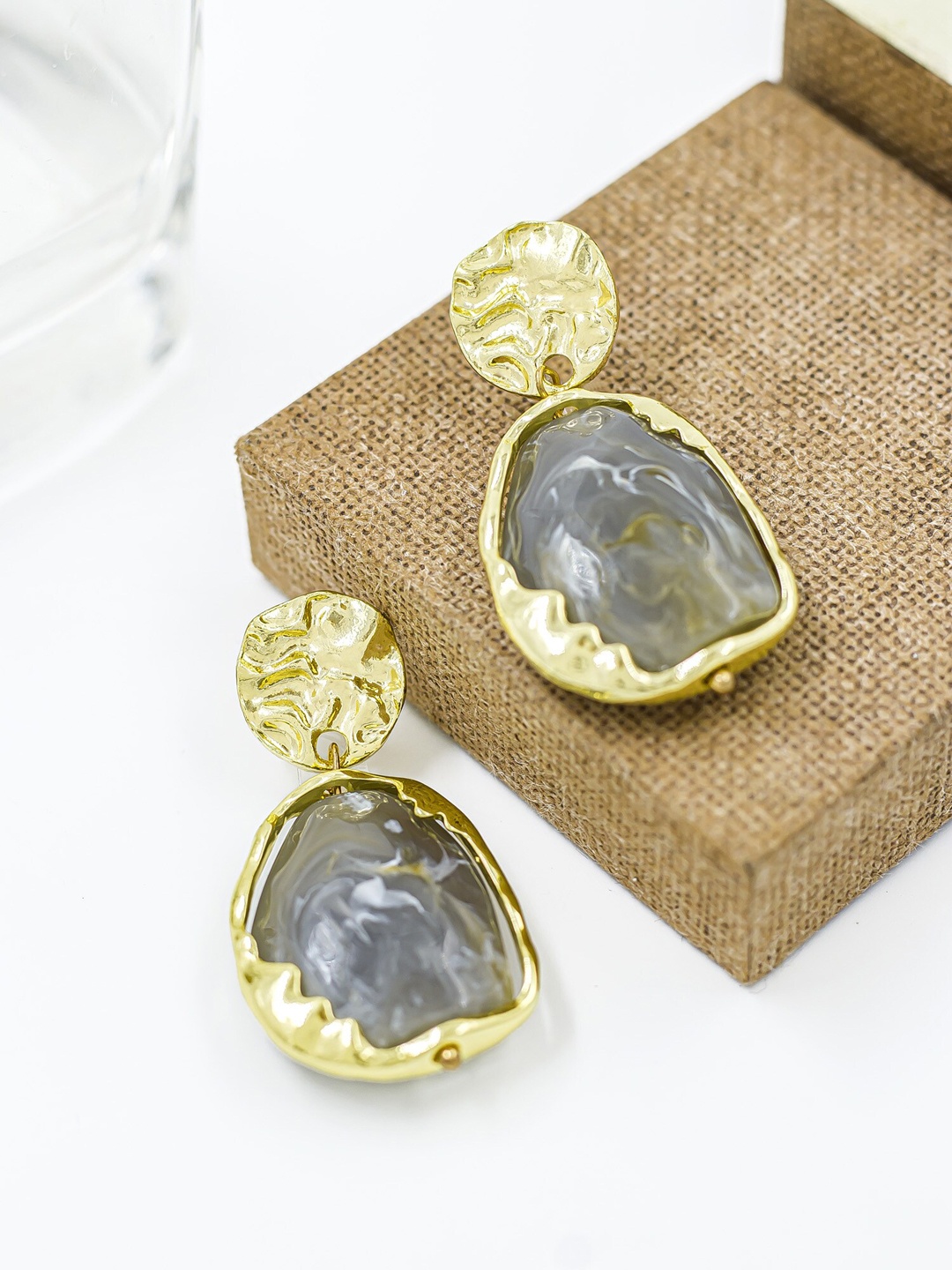 

Bellofox Grey Gold-Plated Classic Drop Earrings