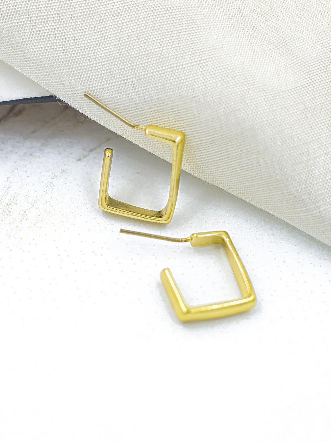 

Bellofox Women Gold-Toned Square Drop Earrings