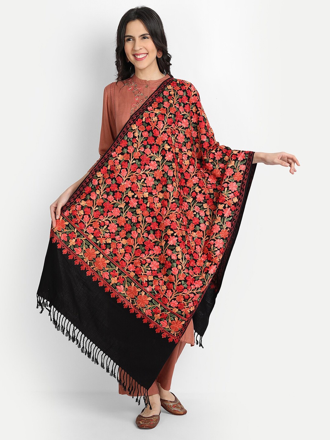 Zamour Women Black & Green Embroidered Kashmiri Stole