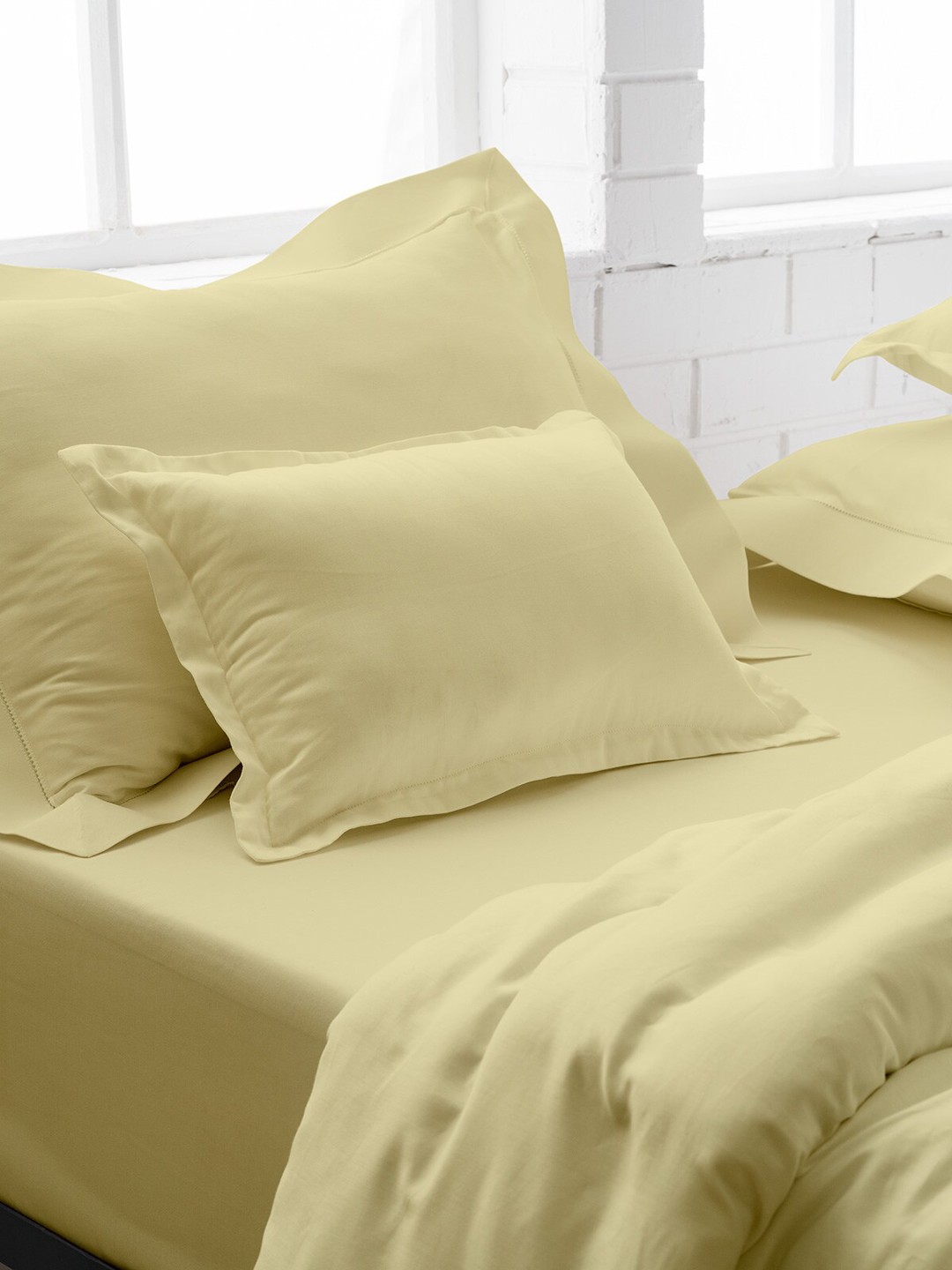

DDecor Yellow Solid 200 TC Cotton Double King Bedding Set