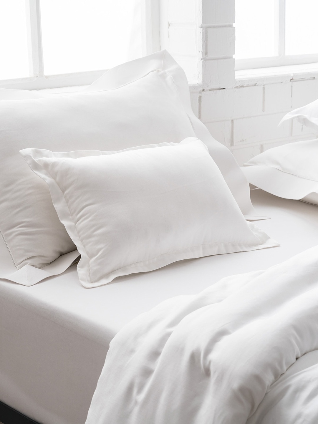 

DDecor White Solid Double King Pure Cotton Bedding Set