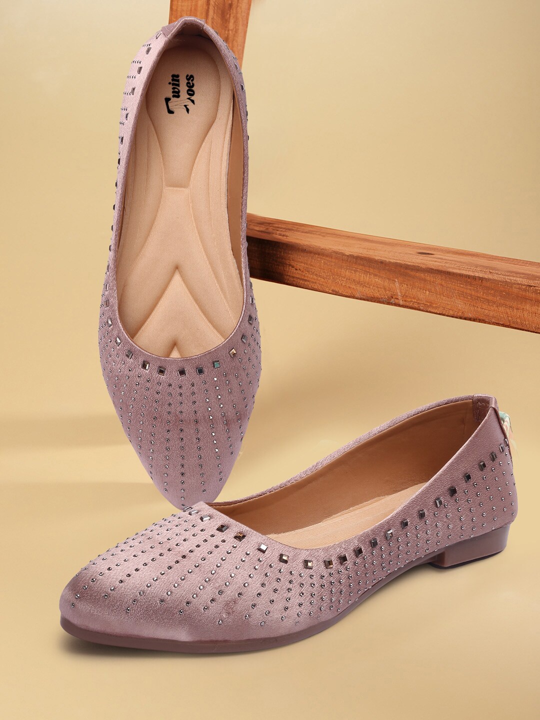 TWIN TOES Women Pink Ballerinas Flats